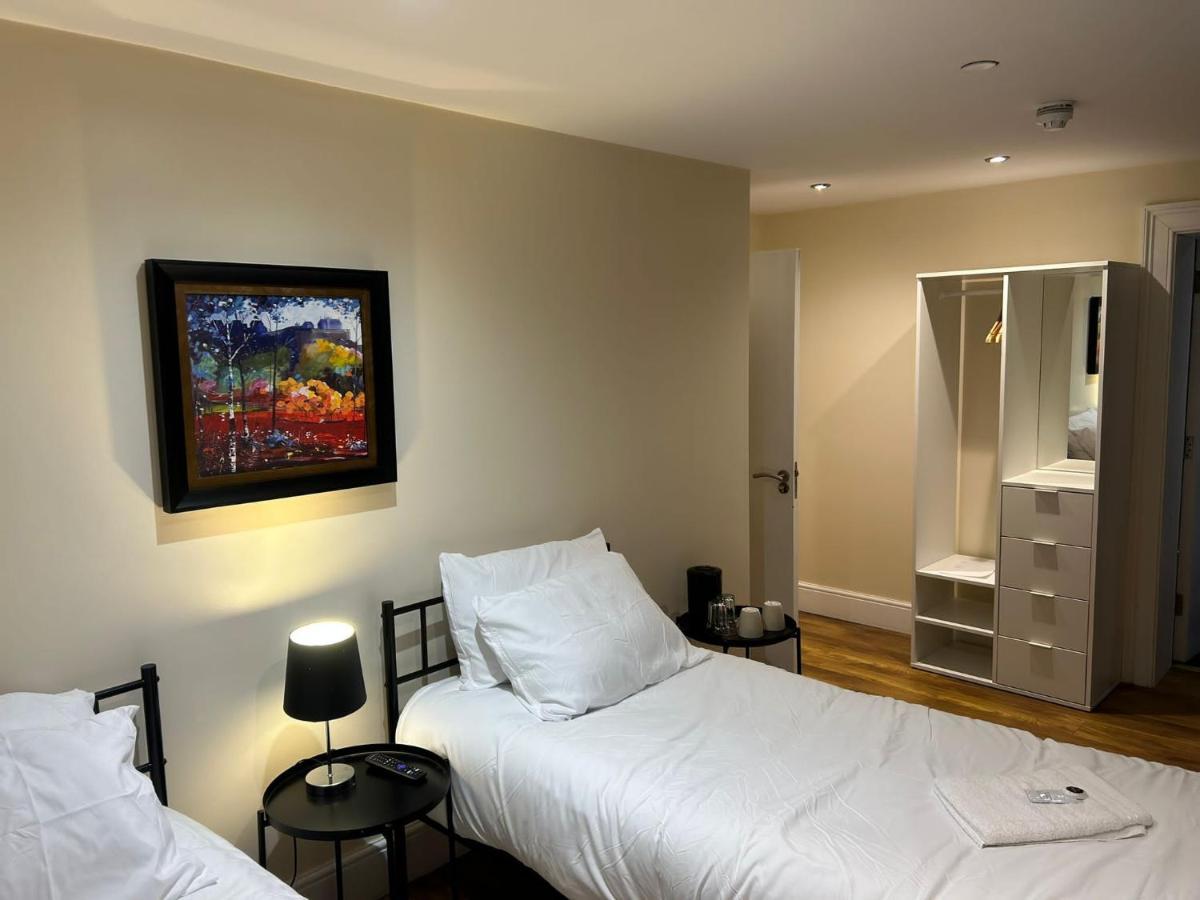 Twin Room With En-Suite Edinburgh Exterior photo