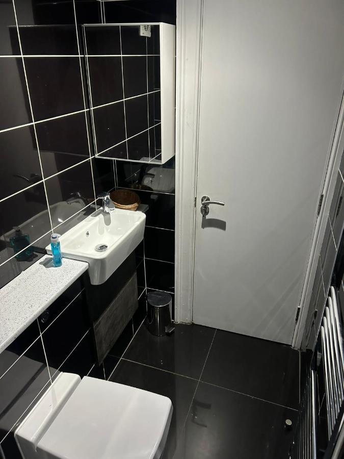 Twin Room With En-Suite Edinburgh Exterior photo
